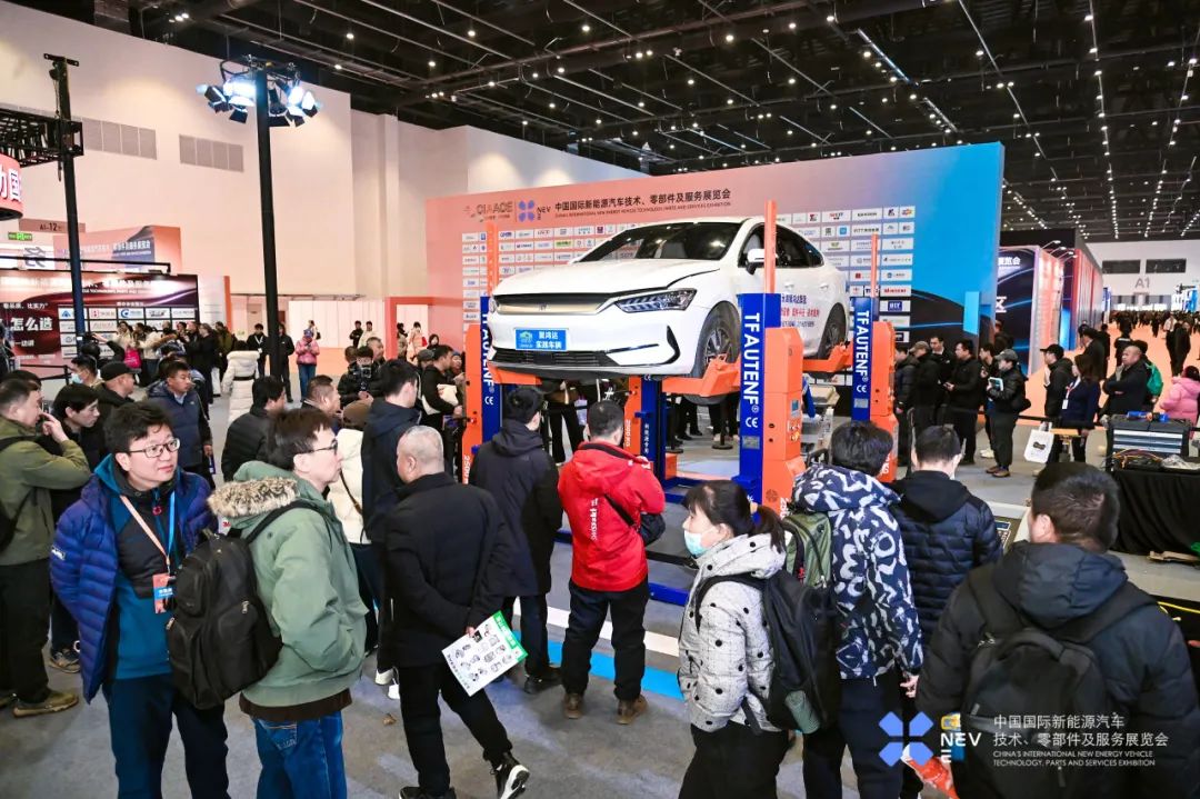 CINEVE 2025's Vehicle Disassembly Event Goes Viral! 60,000 Attendees and Over 100 Million Online Views!