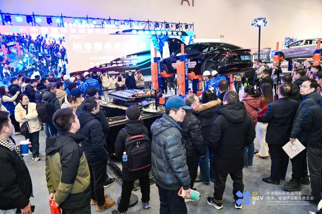 CINEVE 2025's Vehicle Disassembly Event Goes Viral! 60,000 Attendees and Over 100 Million Online Views!